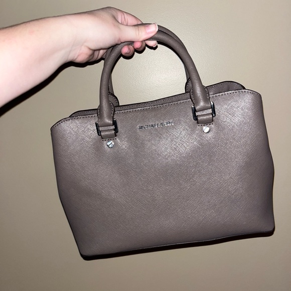 Michael Kors purse - Picture 2 of 9